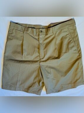 Wedge Golf  Men's Flat-Front Khaki Shorts size 38